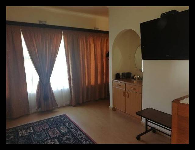 4 BEDROOM HOUSE FOR SALE IN MEER EN SEE